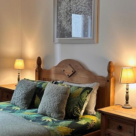 City Centre Apartment Next To Bus And Train Station Инвернес Екстериор снимка