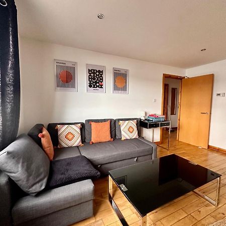 City Centre Apartment Next To Bus And Train Station Инвернес Екстериор снимка