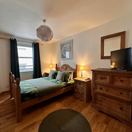 City Centre Apartment Next To Bus And Train Station Инвернес Екстериор снимка