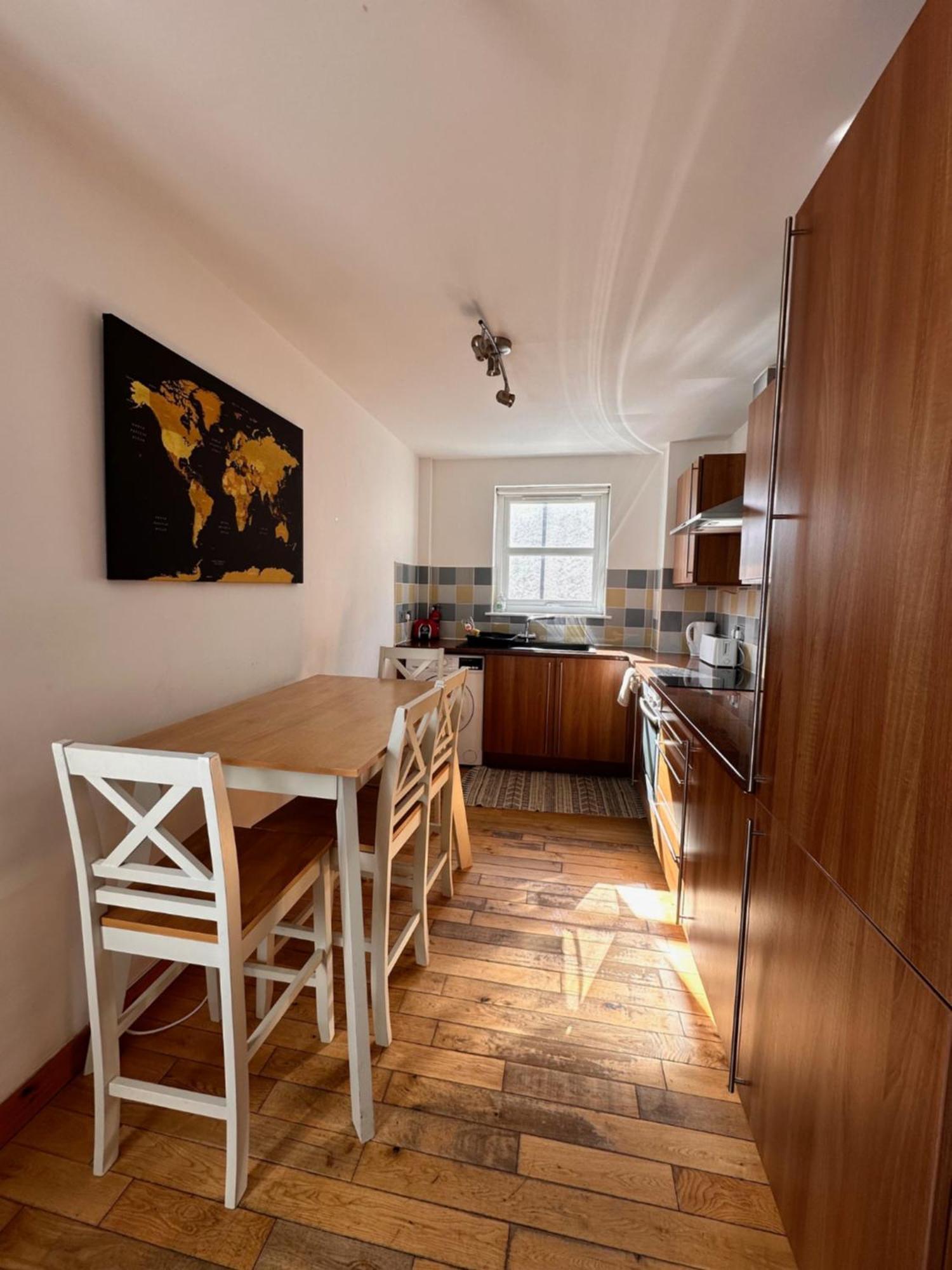 City Centre Apartment Next To Bus And Train Station Инвернес Екстериор снимка