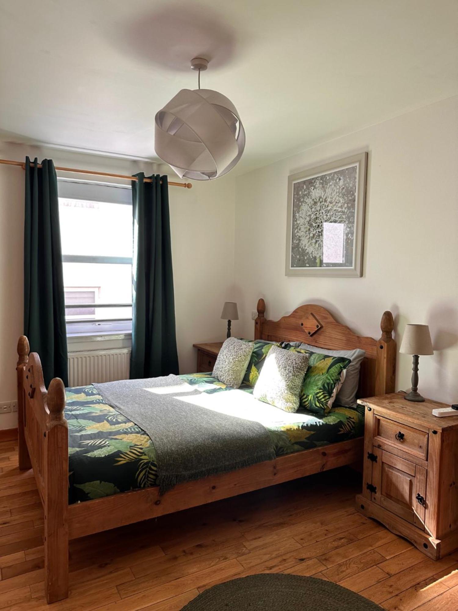 City Centre Apartment Next To Bus And Train Station Инвернес Екстериор снимка